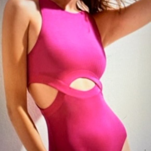 Oye Elvan High Neck Swimsuit - Picture 1 of 3